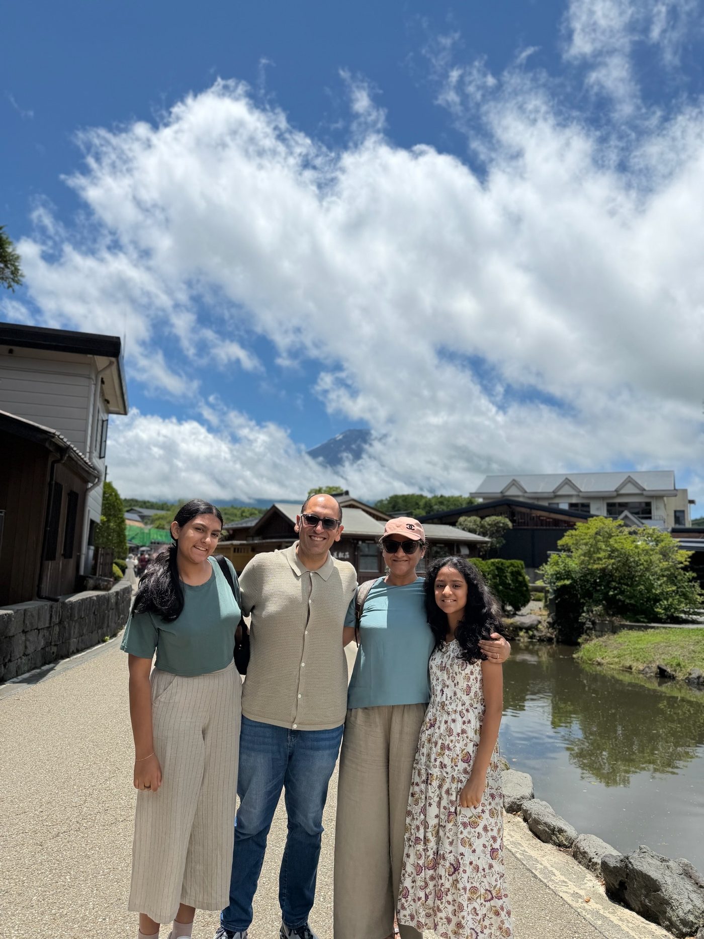 The family at the spring ponds of Oshino Hakkai